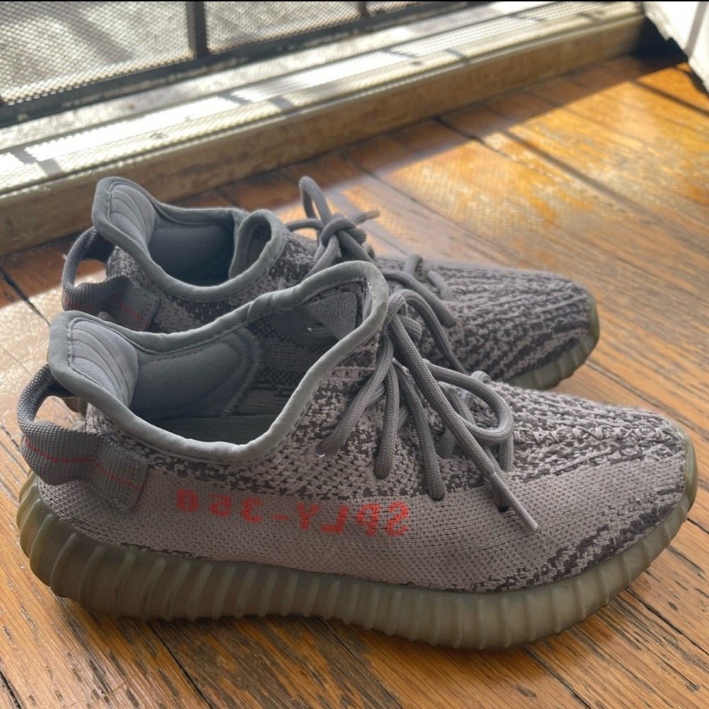 AUTHENTIC YEEZY BOOST 350 v2 beluga size 4 ( mens )